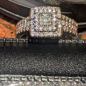 Elegant Engament  Women's Gold Ring (14kt)